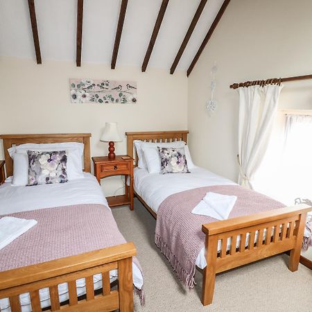 The Cottage Calton Экстерьер фото